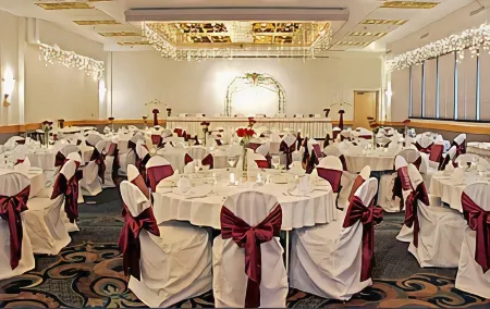 Best Western Plus InnTowner Madison Отели рядом с достопримечательностью «Аллайант Энерджи Сентер»