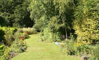 Quaint Holiday Home with Garden in Mézy-Moulins France