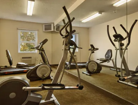 Days Inn by Wyndham Ridgefield NJ Отели рядом с достопримечательностью «Fort Lee Museum»