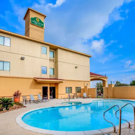 La Quinta Inn & Suites by Wyndham Pasadena
