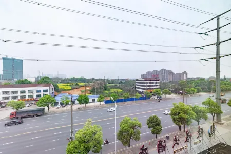 Xinchen Hotel Отели рядом с достопримечательностью «Gufeng Tower»