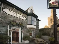 Three Tuns Hotels in Mawgan-in-Meneage