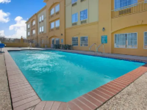 La Quinta Inn & Suites by Wyndham Pearland - Houston South Hotels in Pearland