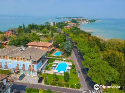 Hi Hotels Sirmione - Lakeview Pool Hôtels à : 
