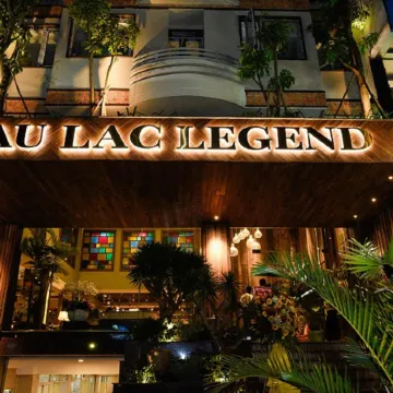 Au Lac Legend Hotel Отели рядом с достопримечательностью «Хо Кон Руа»