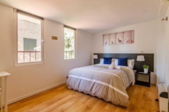 Ayz Javier Cabrini - Auto Check-in Property