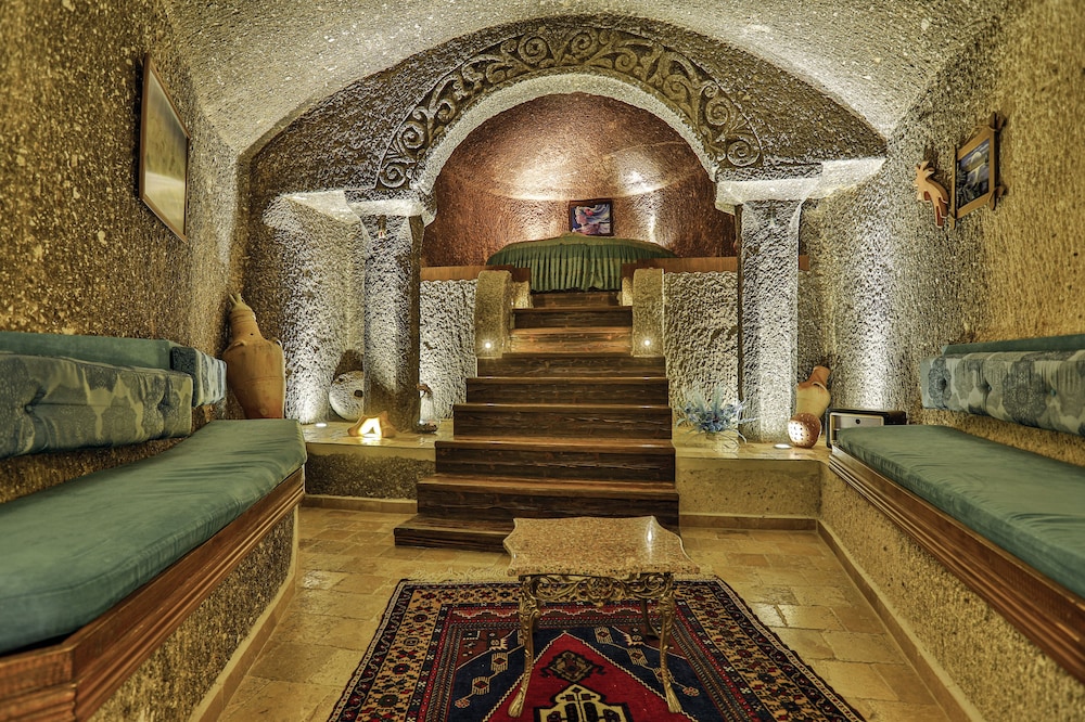 Hidden Cave Hotel