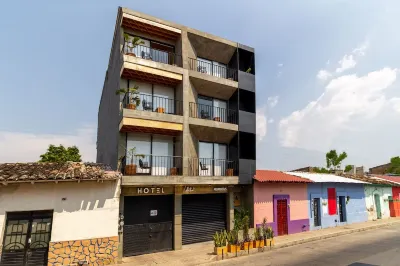 Hotel Momotus Tuxtla - Desayuno Incluido Hotels near Ana Kaliman