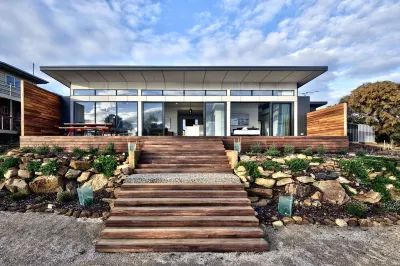 Freycinet Coastal Retreat Hotels in Суонси