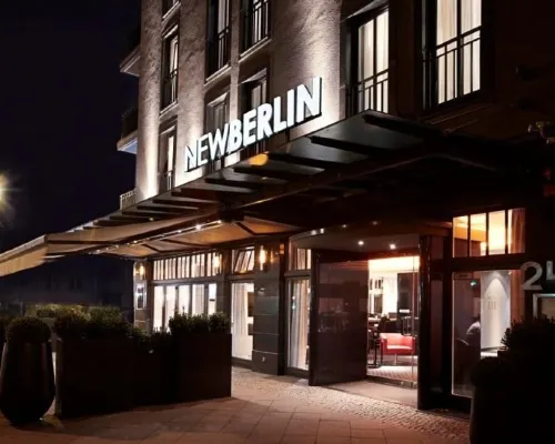 New Berlin Hotels near Wellblechpalast