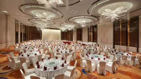 Holiday Inn Shanghai Hongqiao Отели рядом с достопримечательностью «Nanfang Xiuxian Guangchang Taiwan Fengqing Street»