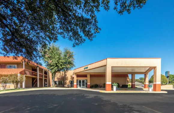 德州旅館&套房-登頓