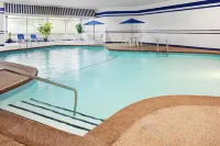 Four Points by Sheraton Chicago O'Hare Airport - С бассейном