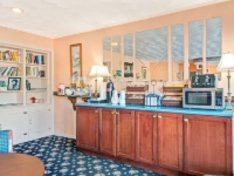 Colonial Inn Seekonk Hotels in Bristol County