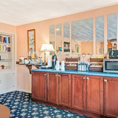 Colonial Inn Seekonk