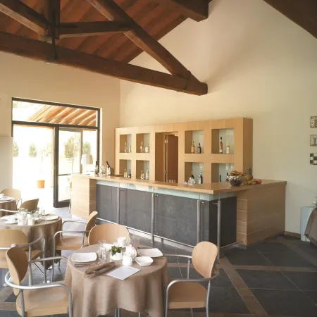 Meridiana Country Hotel Отели в г. Каленцано