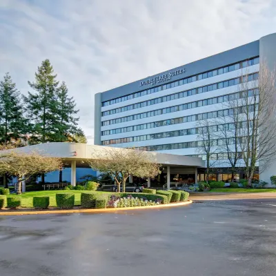 DoubleTree Suites by Hilton Seattle Airport/Southcenter Hotels near Foster Golf Links