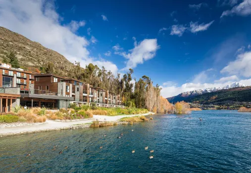 Hilton Queenstown Resort & Spa โรงแรมใกล้สนามบินควีนส์ทาวน์