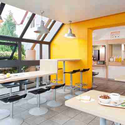 ENZO HOTELS 1er PRIX CHARLEVILLE Dining/Meeting Rooms
