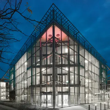 Seminaris CampusHotel Berlin Отели рядом с достопримечательностью «Станция метро Thielplatz»