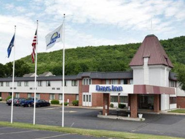 Days Inn by Wyndham Berlin Meriden