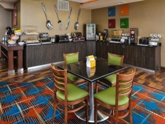 Holiday Inn Express & Suites Junction City