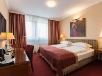 Best Western Plus Hotel St. Raphael Hotels near Automuseum PROTOTYP
