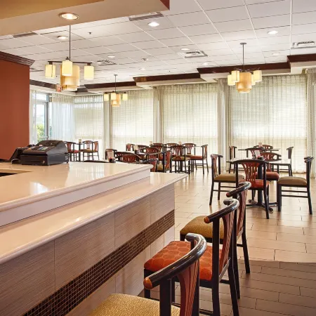Best Western Plus Windsor Inn Отели рядом с достопримечательностью «Мимо»