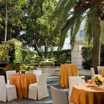 The Peninsula Beverly Hills Отели рядом с достопримечательностью «Golden Triangle»