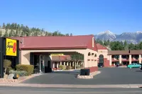 Super 8 by Wyndham Nau/Downtown Conference Center