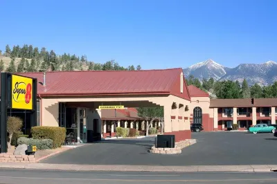 Super 8 by Wyndham Nau/Downtown Conference Center