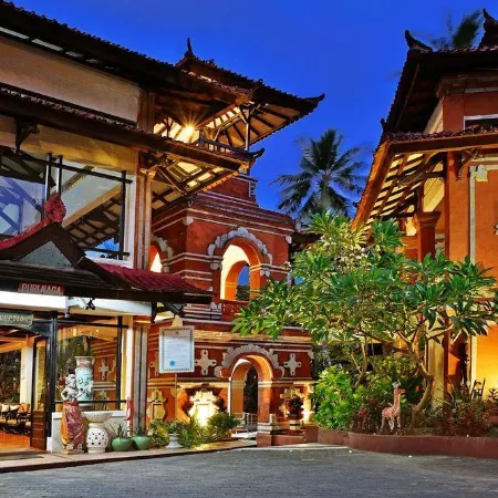 Puri Naga Beachfront Cottages Отели рядом с достопримечательностью «Пляж Дабл-Сикс»