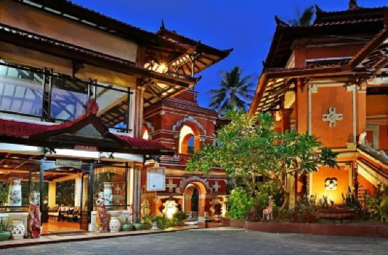 Puri Naga Beachfront Cottages Hotel dekat Pantai Double Six