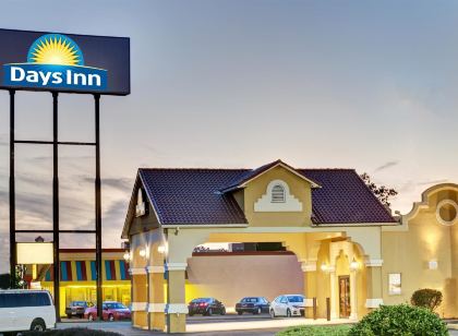 Days Inn by Wyndham Louisville Airport Fair and Expo Center