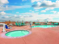 La Quinta Inn & Suites by Wyndham New Braunfels - Pool