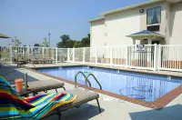 Best Western Zachary Inn - Kolam Renang