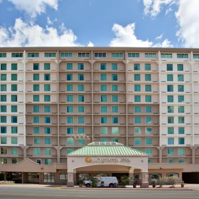 La Quinta Inn & Suites by Wyndham Downtown Conference Center Các khách sạn gần Đại học Philander Smith College