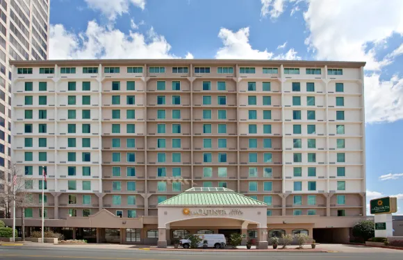 市中心會議中心拉昆塔温德姆套房酒店