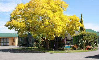 Commodore Court Motel