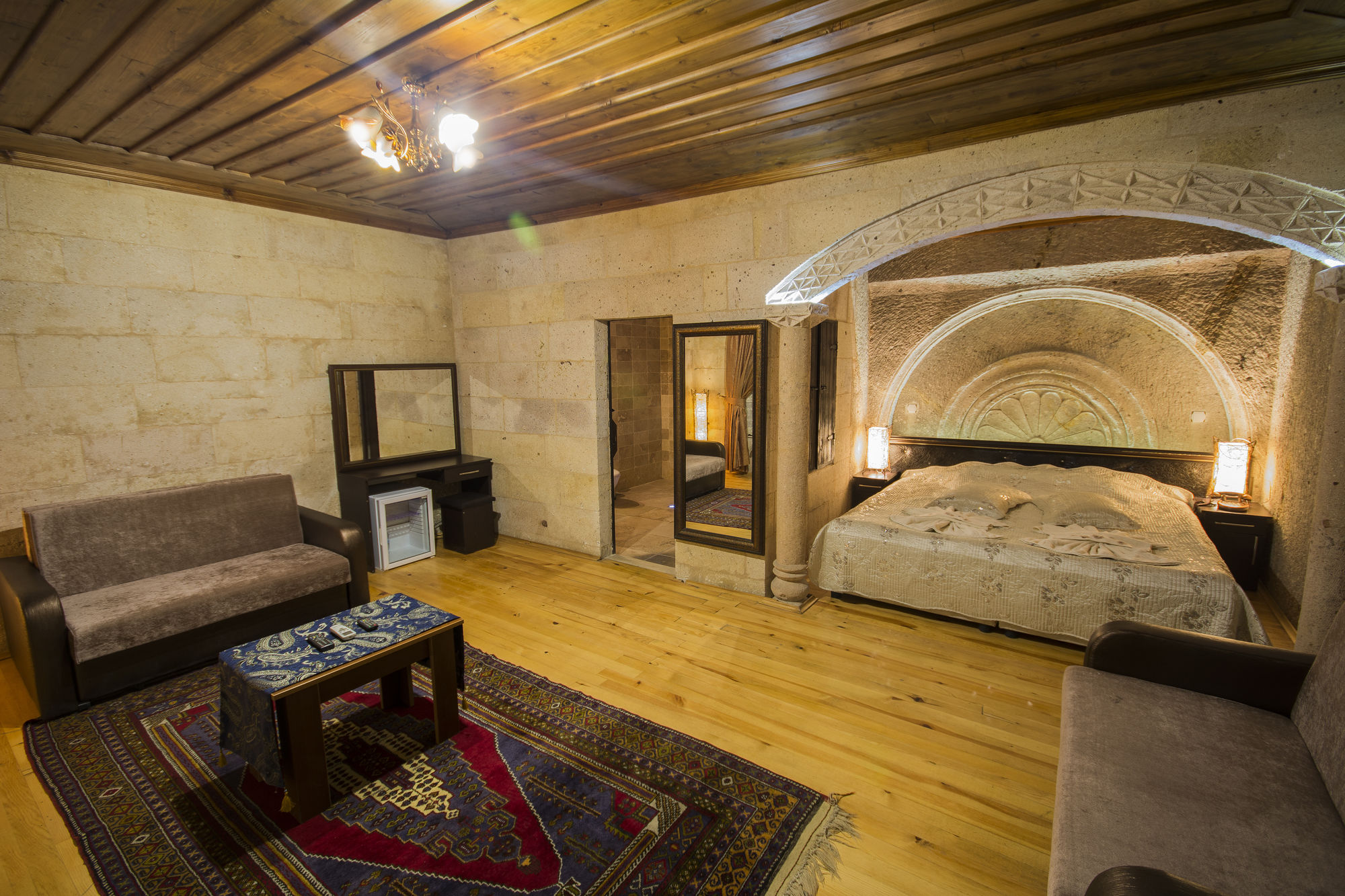 Roma Cave Suite