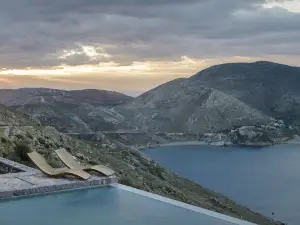Tainaron Blue Retreat