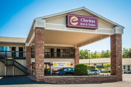 Clarion Inn & Suites at the Outlets of Lake George Отели рядом с достопримечательностью «Зона отдыха Герни Лейн»