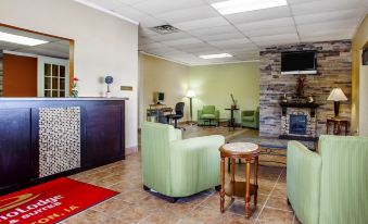 Econo Lodge Inn & Suites Newton