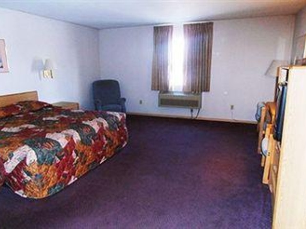 Sandhill Inn & Suites