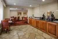 Quality Inn & Suites Downtown - breakfast