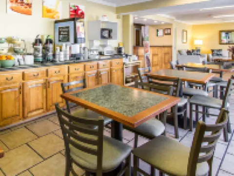Mill Tree Inn Millington Hotels in Millington