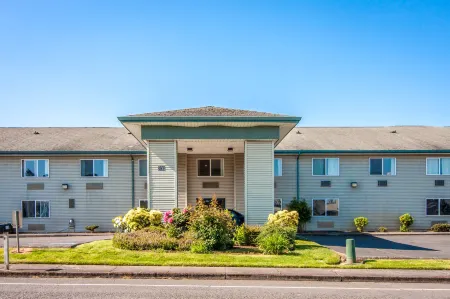 Bridgeway Inn & Suites