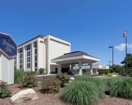 แฮมป์ตันอินน์ ชาร์ลอตส์วิลล์ โรงแรมในชาร์ลอตส์วิลล์