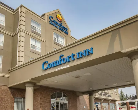 Comfort Inn & Suites South Отели рядом с достопримечательностью «Университет Летбридж Калгари Кампус»