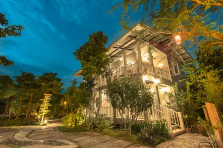 Baan Chokdee Pai Resort Отели рядом с достопримечательностью «Yun Lai Viewpoint»